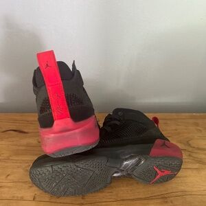 Jordan AJ 37